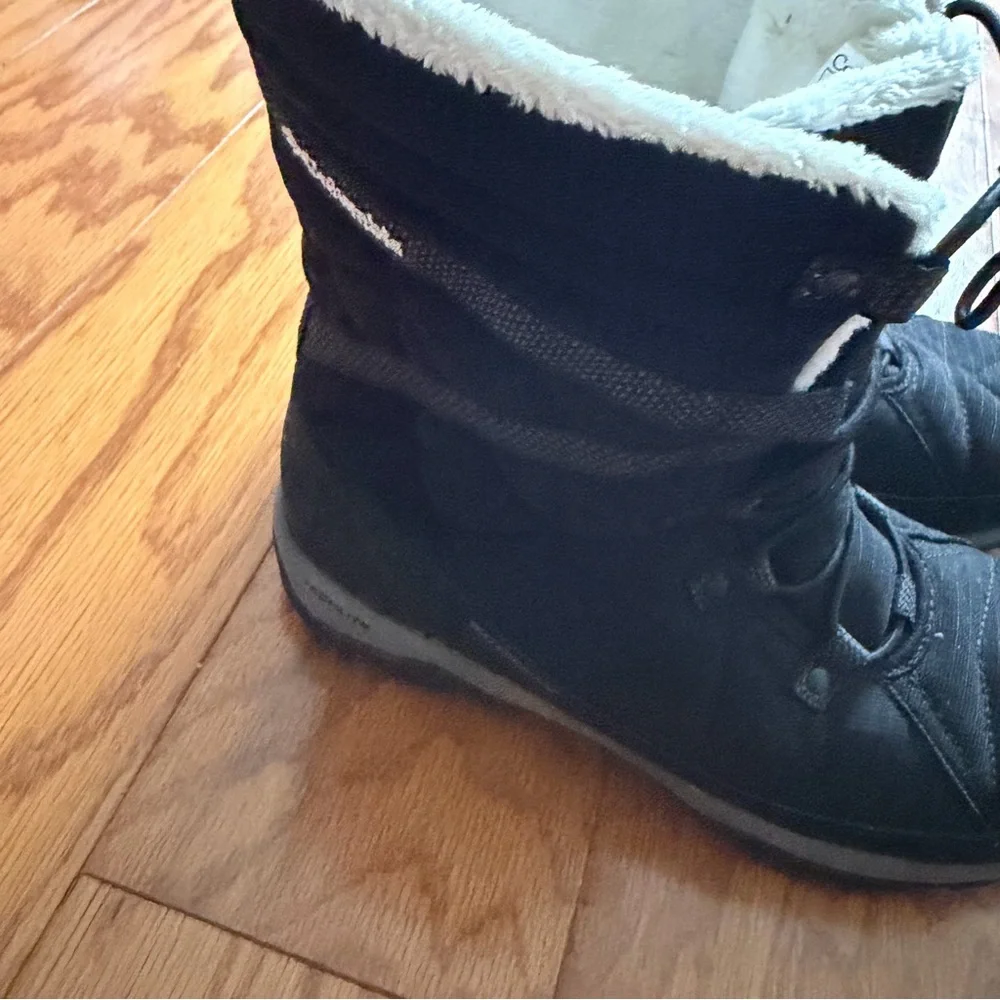 Columbia Black and White Women's Winter Snow Boots 8.5 waterproof techlite